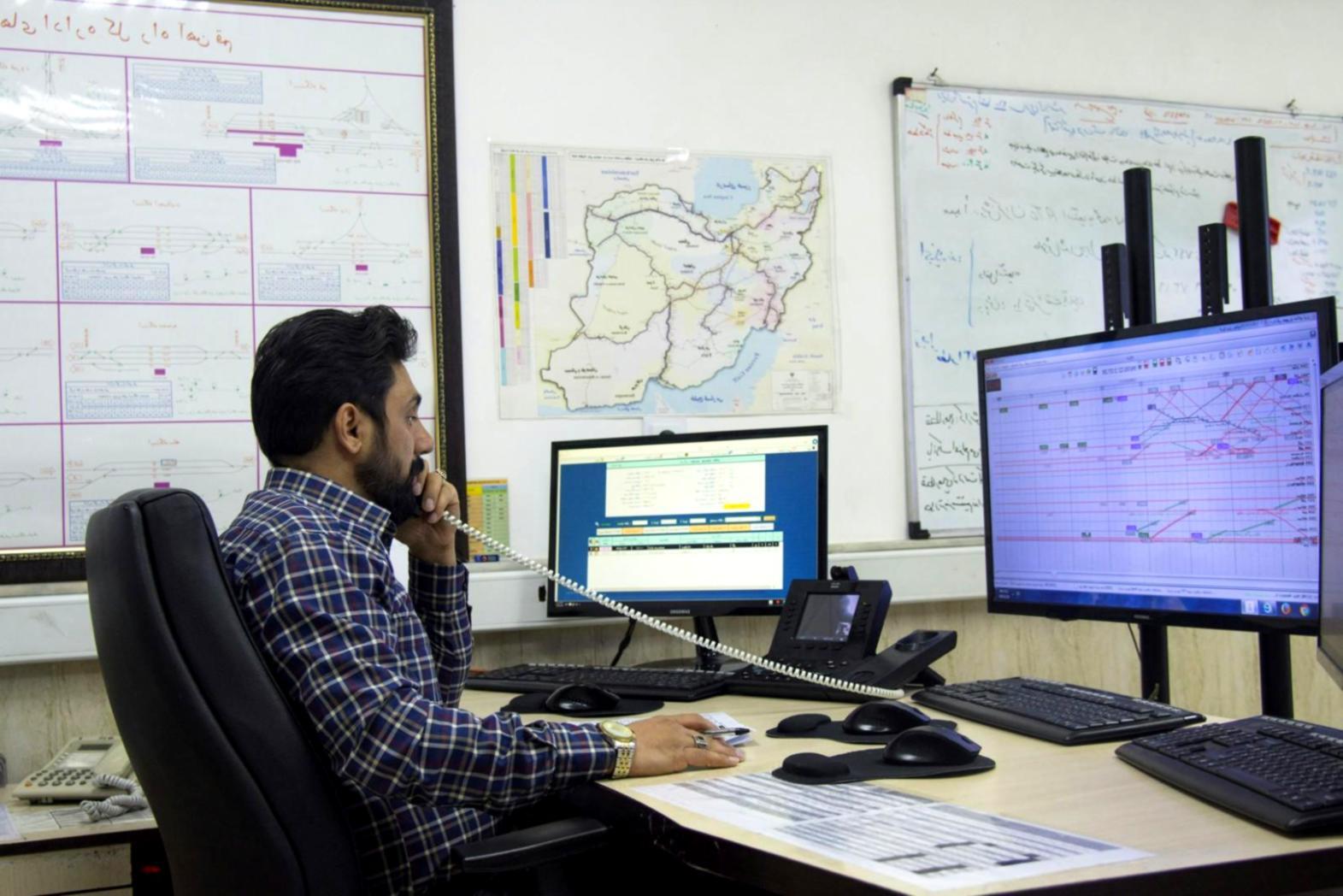 Sesión de análisis financiero con casos reales